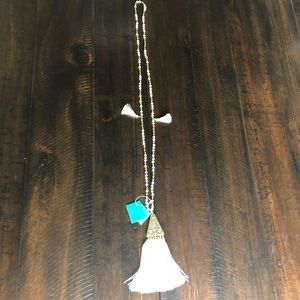 💕Bella U cream tassel necklace